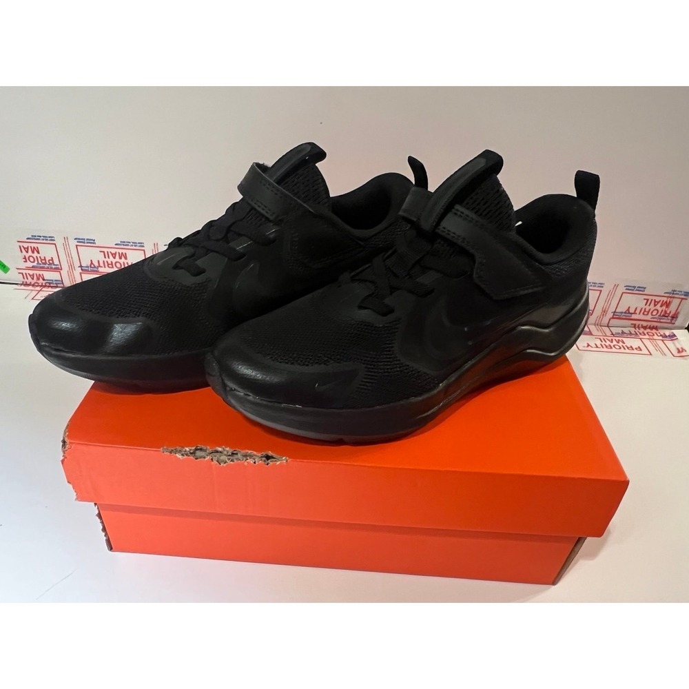 Boys size 2Y Nike‎ Sneakers